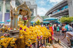 زیارتگاه اراوان بانکوک (معبد تائو ماها فرام) - Bangkok Erawan Shrine