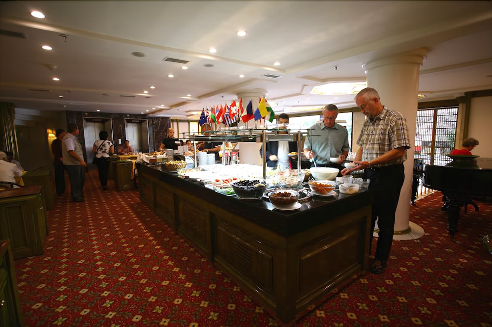 فضای رستورانی و صبحانه هتل رویال استانبول 103357