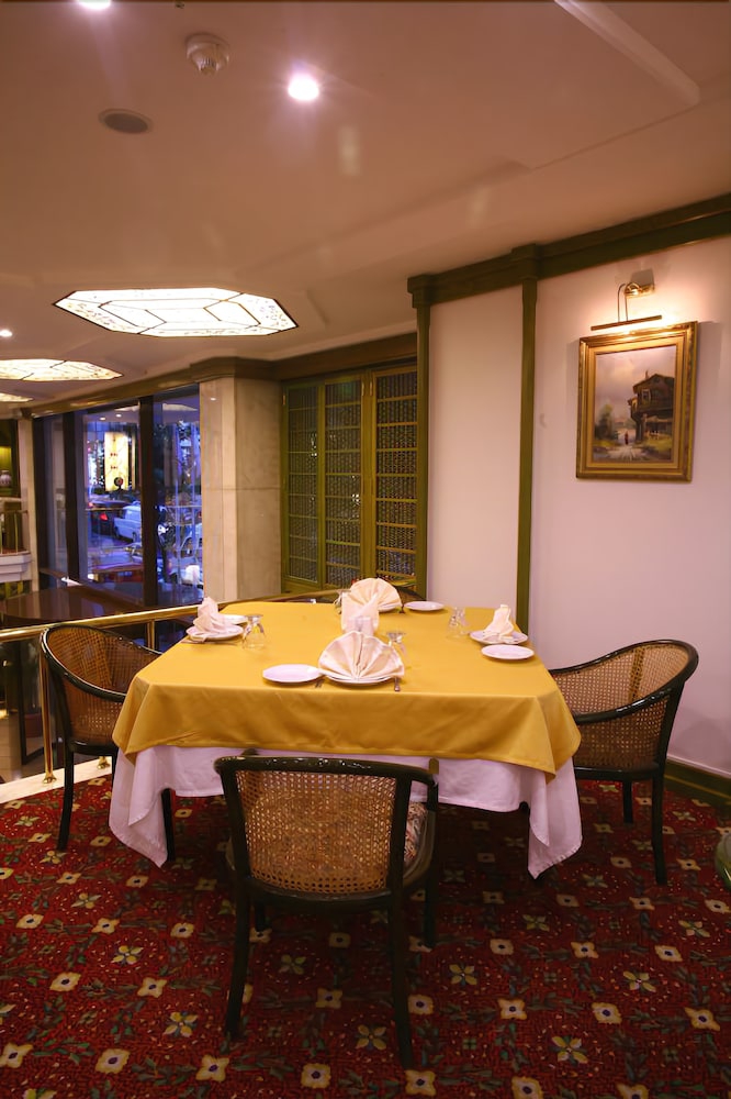 فضای رستورانی و صبحانه هتل رویال استانبول 103362