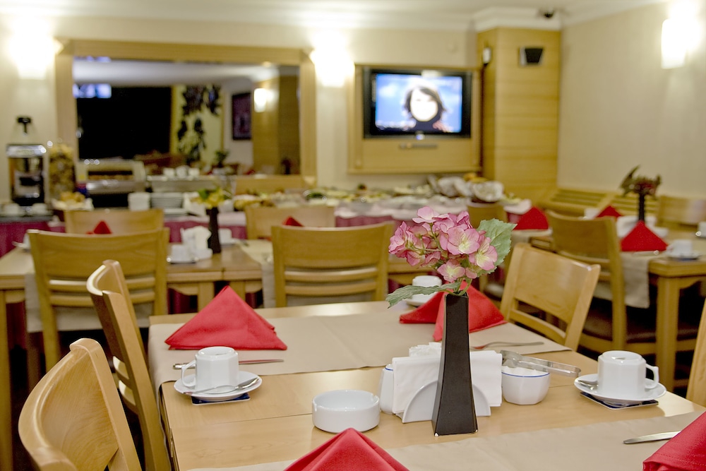 فضای رستورانی و صبحانه هتل پارک استار تکسیم 104430