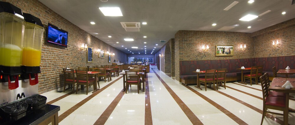 فضای رستورانی و صبحانه هتل آپریلز استانبول 105674