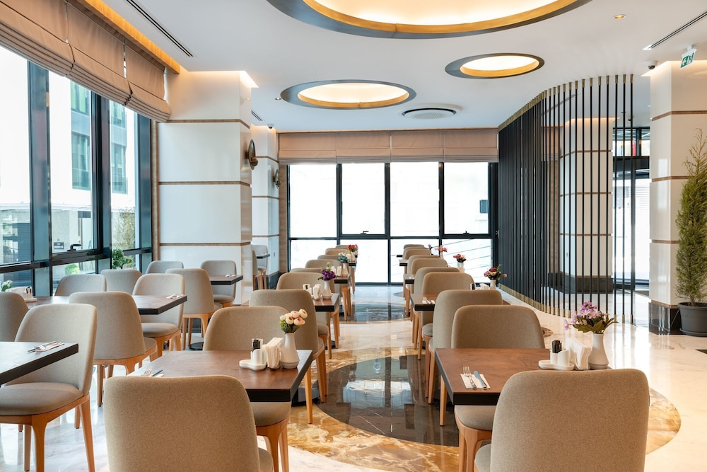 فضای رستورانی و صبحانه هتل استانبول بومونتی 106254