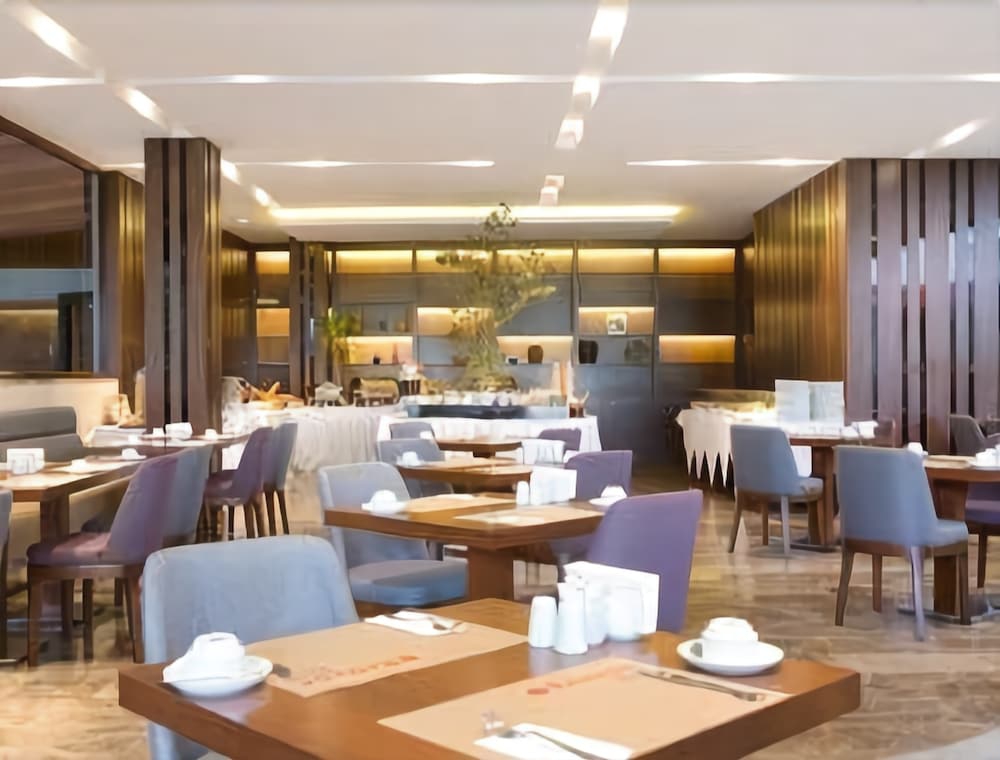 فضای رستورانی و صبحانه هتل رامادا انکور ایرپورت استانبول 108746