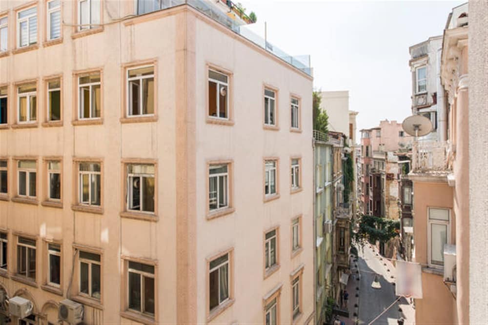 نمای بیرونی هتل میسافیر سوئیت استانبول 109343