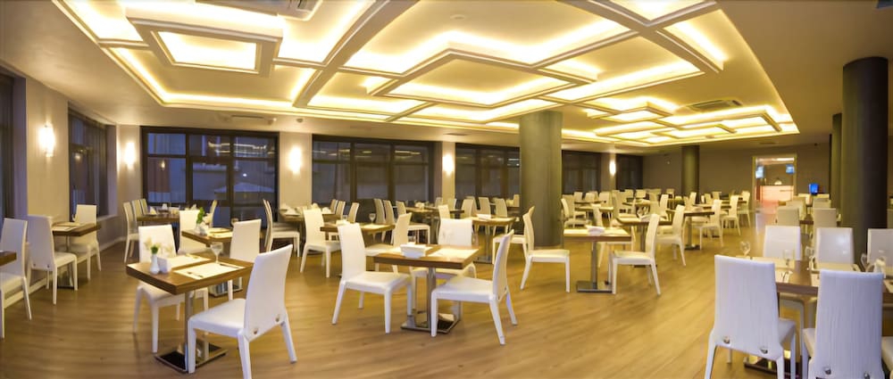 فضای رستورانی و صبحانه هتل این پرا استانبول 111358