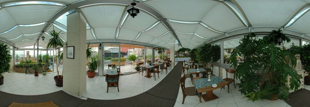 فضای رستورانی و صبحانه هتل نیلز استانبول 111821