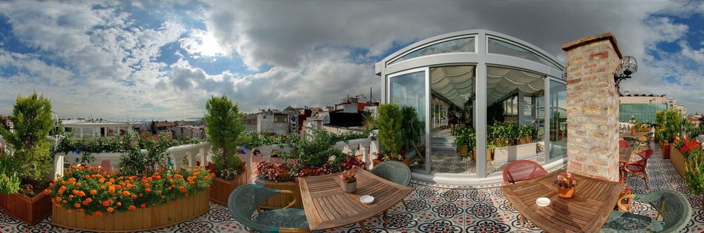 فضای بیرونی هتل نیلز استانبول 111822