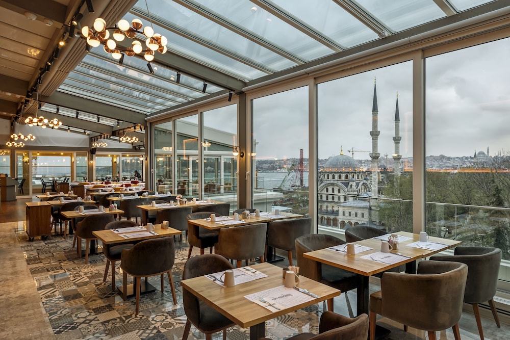 فضای رستورانی و صبحانه هتل پورت بسفروس استانبول 112259