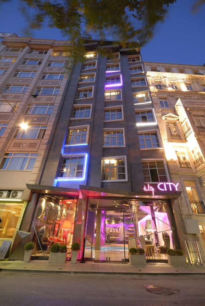 نمای بیرونی هتل سیتی بای مولتون استانبول 112404