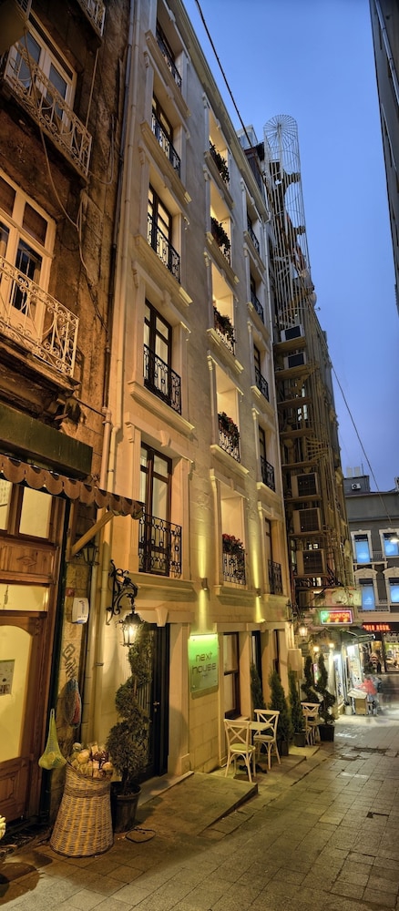 نمای بیرونی هتل نکست هاوس پرا استانبول 112915