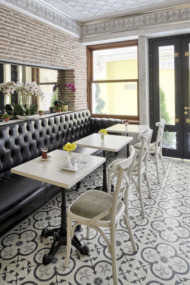 فضای رستورانی و صبحانه هتل نکست هاوس پرا استانبول 112919