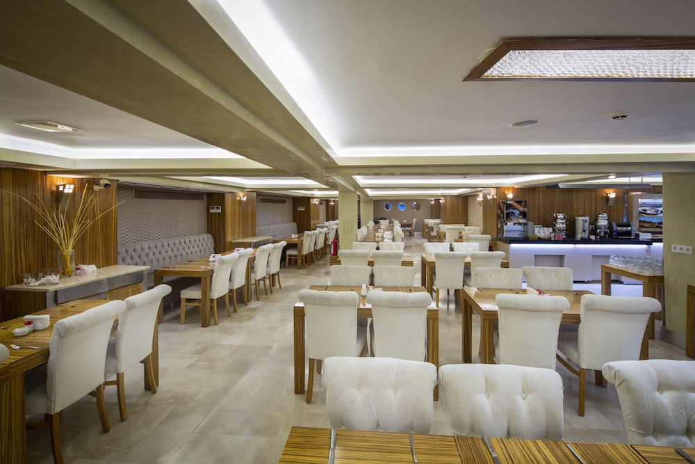 فضای رستورانی و صبحانه هتل ارکا رویال استانبول 114142