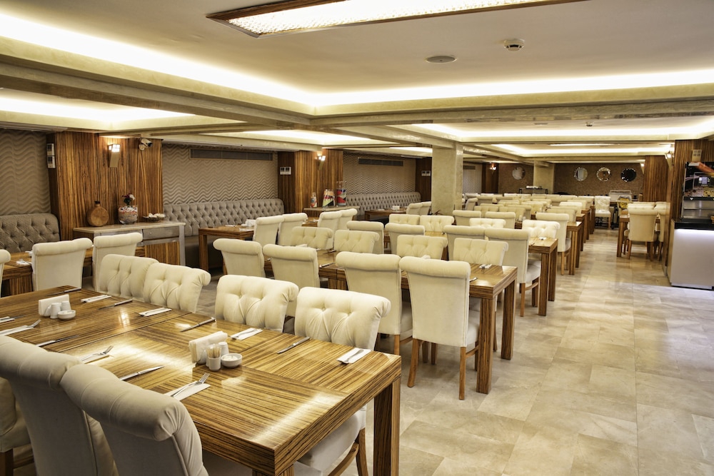 فضای رستورانی و صبحانه هتل ارکا رویال استانبول 114145