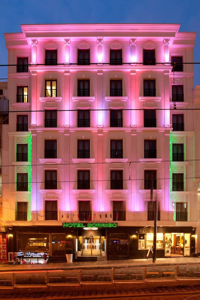 نمای بیرونی هتل سوریسو استانبول 117009