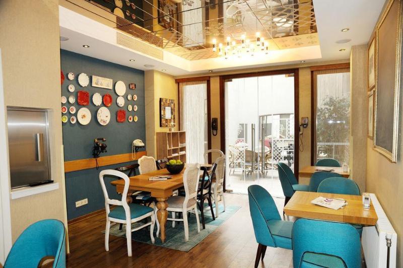فضای رستورانی و صبحانه هتل کلاج تکسیم استانبول 123676