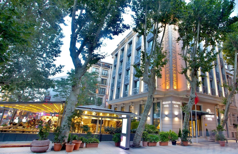 نمای بیرونی هتل پیره لوتی استانبول 124383