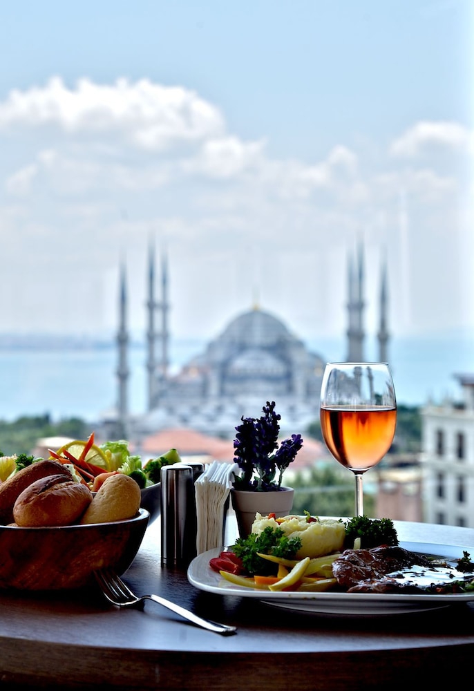 فضای رستورانی و صبحانه هتل پیره لوتی استانبول 124387