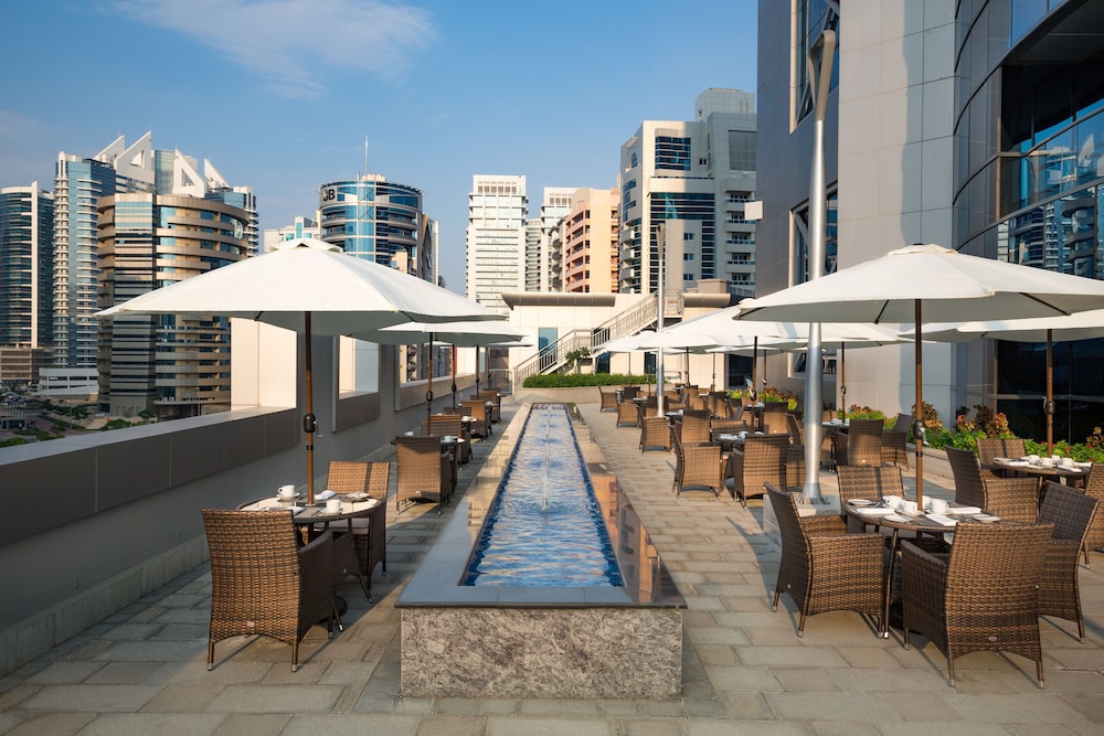 فضای بیرونی هتل میلینیوم پالاس البرشا دبی 137256