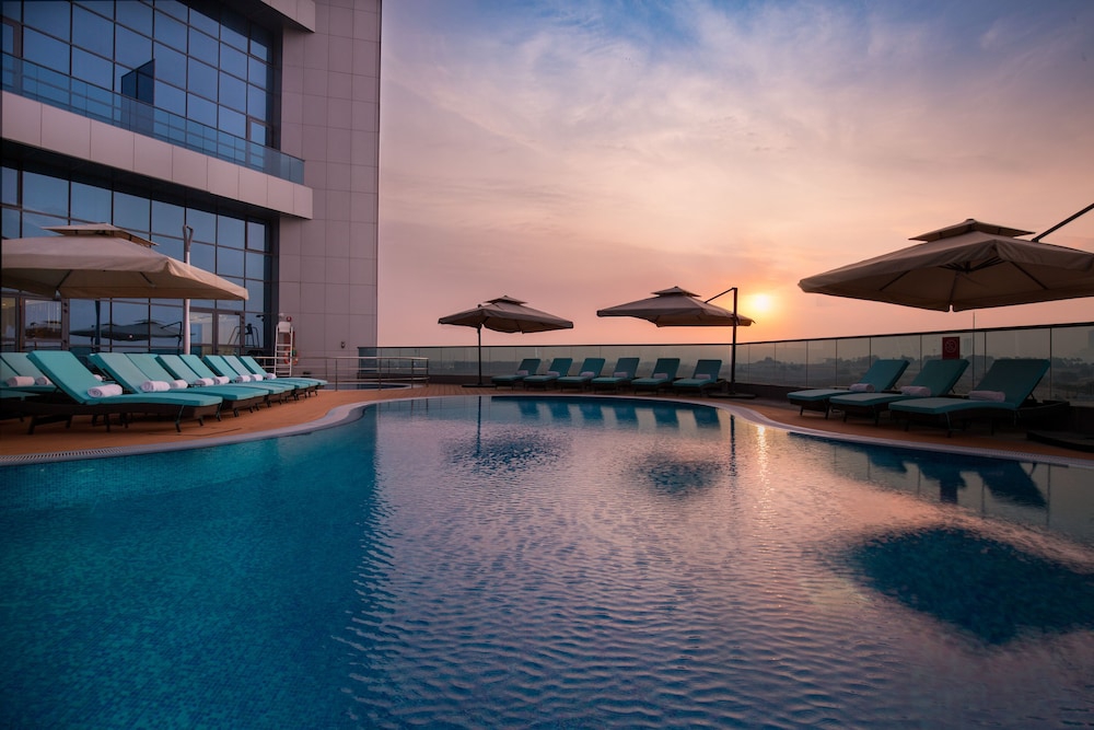 استخر هتل میلینیوم پالاس البرشا دبی 137265
