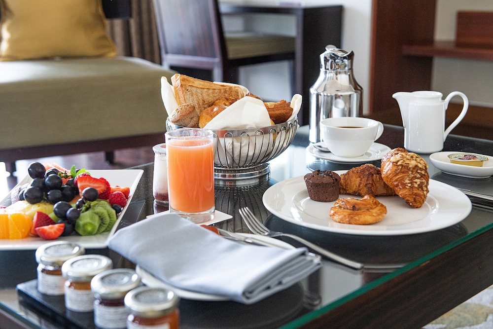 فضای رستورانی و صبحانه هتل آپارتمان چهار ستاره دریم این دبی مال دبی 140225